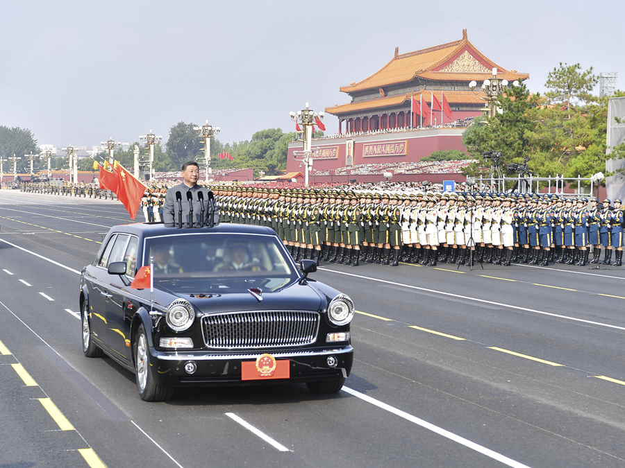 ?9月3日，紀(jì)念中國(guó)人民抗日戰(zhàn)爭(zhēng)暨世界反法西斯戰(zhàn)爭(zhēng)勝利80周年大會(huì)在北京天安門(mén)廣場(chǎng)隆重舉行。這是中共中央總書(shū)記、國(guó)家主席、中央軍委主席習(xí)近平檢閱受閱部隊(duì)。新華社記者 李剛 攝
